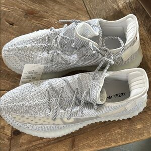 YEEZY BOOST 350 V2 STATIC